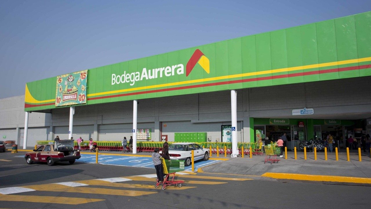 How can I check which carrier a UK mobile phone number belongs to?